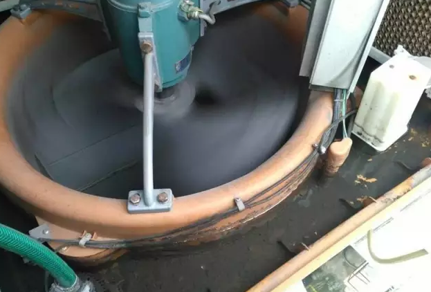 環(huán)保空調(diào)底盤長期未清洗形成厚厚的污垢